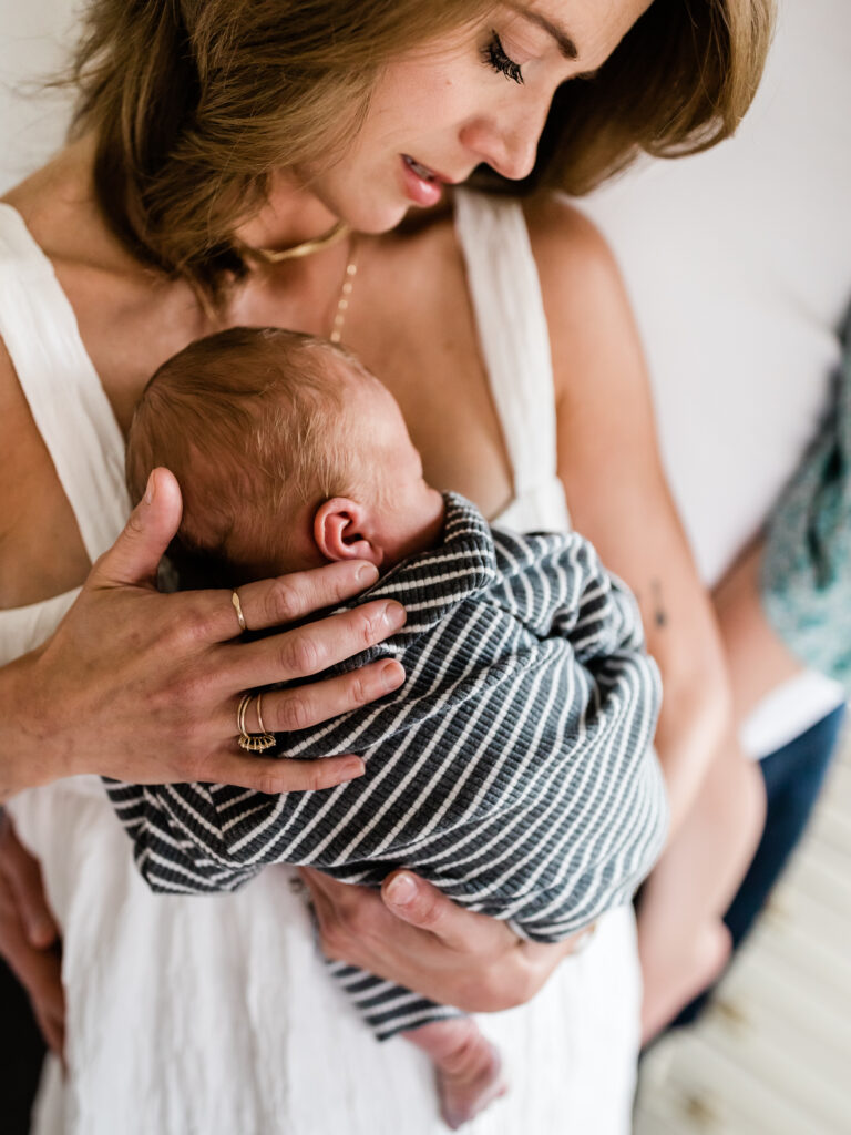 Fotografin , die zu Ihnen nach home im KMC-Gebiet reist