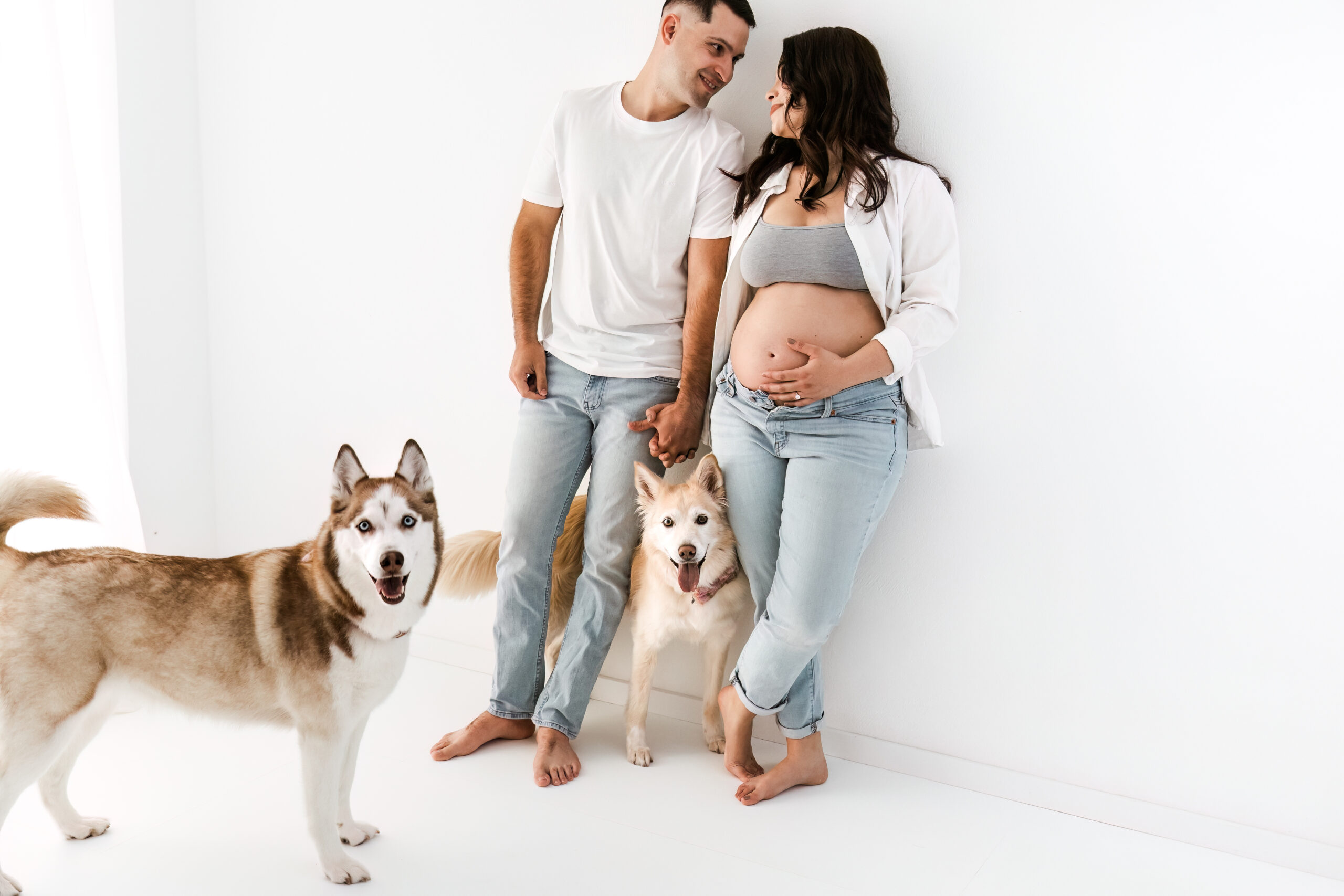 Maternity session with dogs