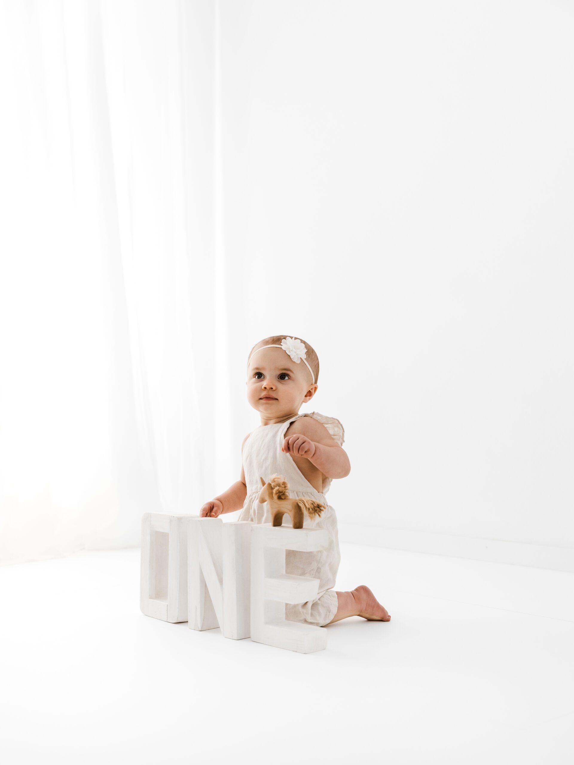 Cake smash photo session for one year old